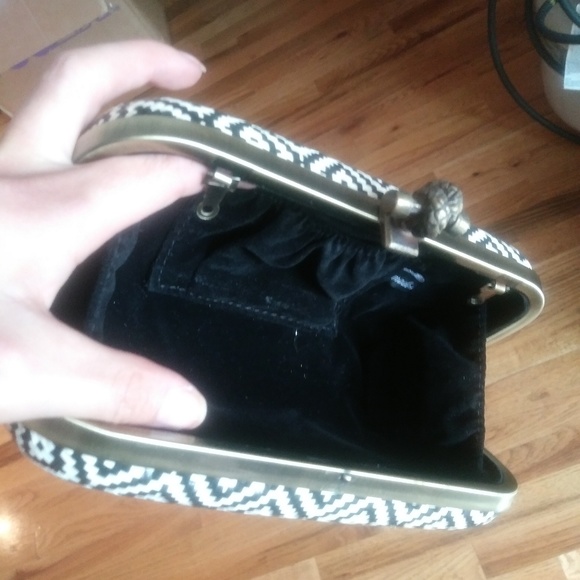 Offers!!  LF Aztec Print Hard Cover Clutch - Picture 3 of 5